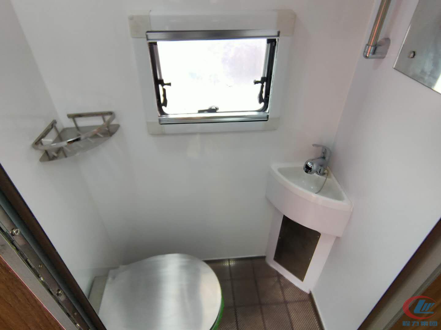 重汽豪沃T5G宿營(yíng)車(chē)