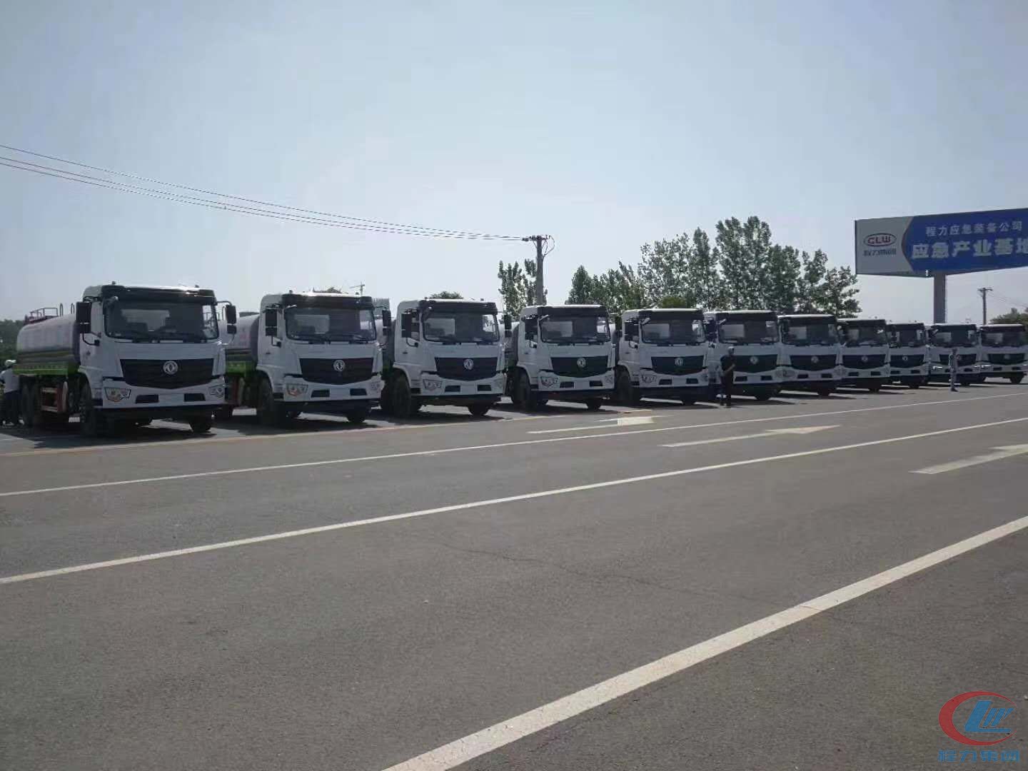 程力集團國六東風(fēng)D3L后雙橋抑塵灑水車十臺齊發(fā)
