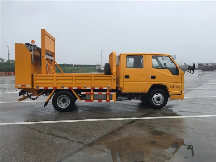 國(guó)六江鈴藍(lán)牌防撞緩沖車