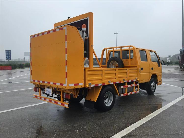 國(guó)六江鈴藍(lán)牌防撞緩沖車