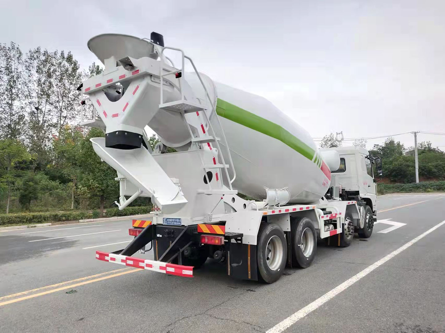 國六東風(fēng)暢行D3輕量化12方攪拌車圖片