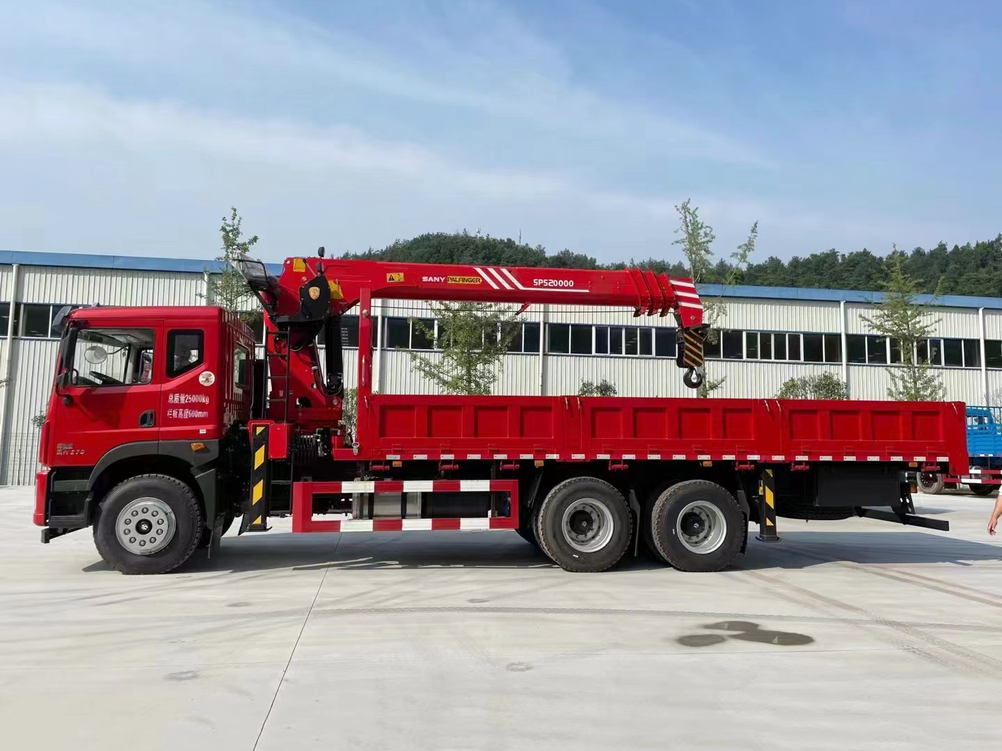 東風華神T5后雙橋隨車吊