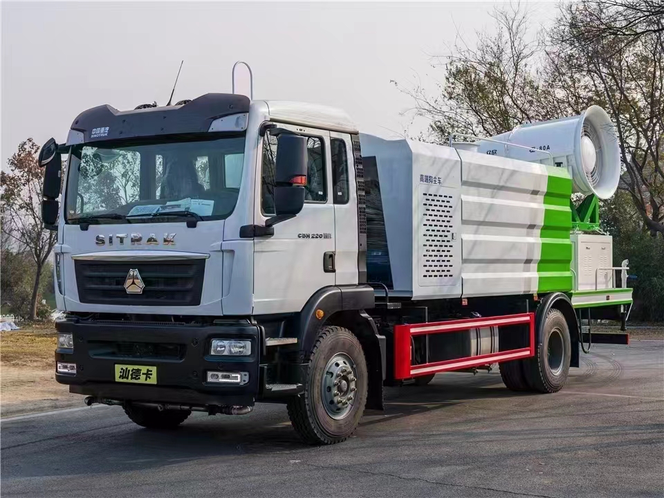 國(guó)六重汽汕德卡多功能抑塵車(chē)