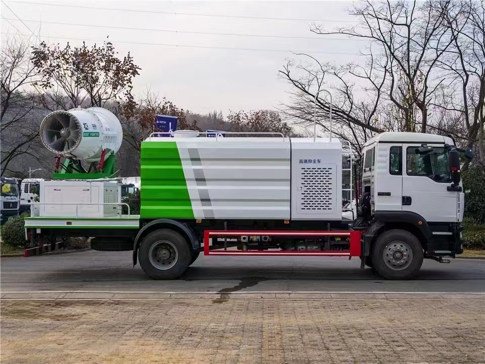 國(guó)六重汽汕德卡多功能抑塵車(chē)