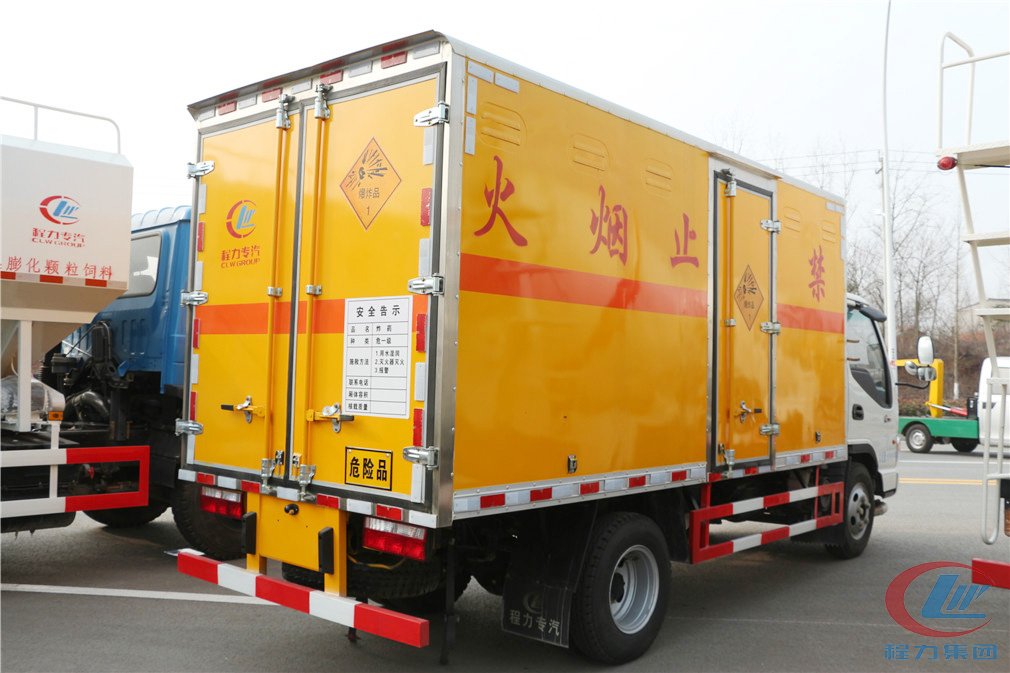 程力江淮帥鈴爆破器材運(yùn)輸車側(cè)面圖