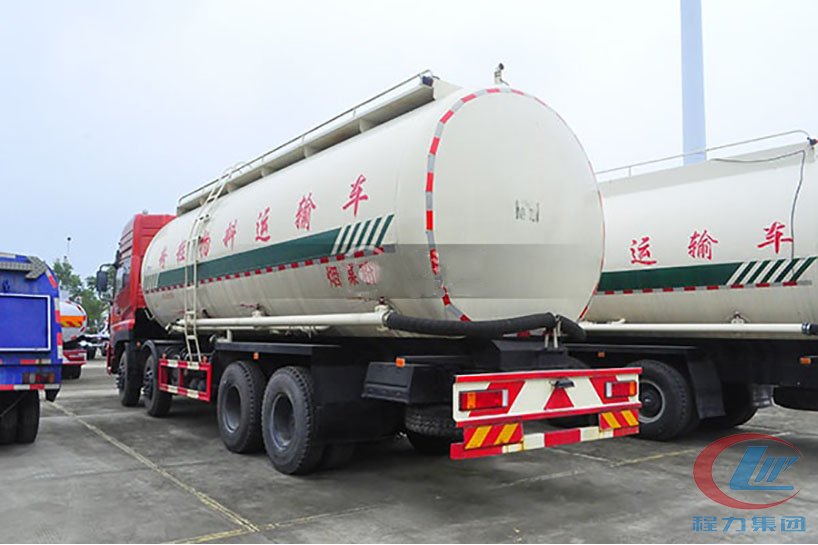 東風(fēng)天龍前四后八35方粉粒物料運(yùn)輸車側(cè)面圖