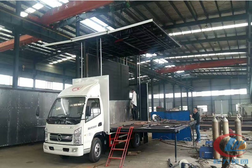 湖北程力凱馬4.2米廂長(zhǎng)舞臺(tái)車高清圖