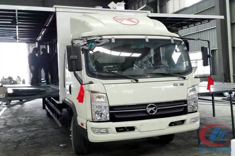 湖北程力凱馬4.2米廂長(zhǎng)舞臺(tái)車正面圖