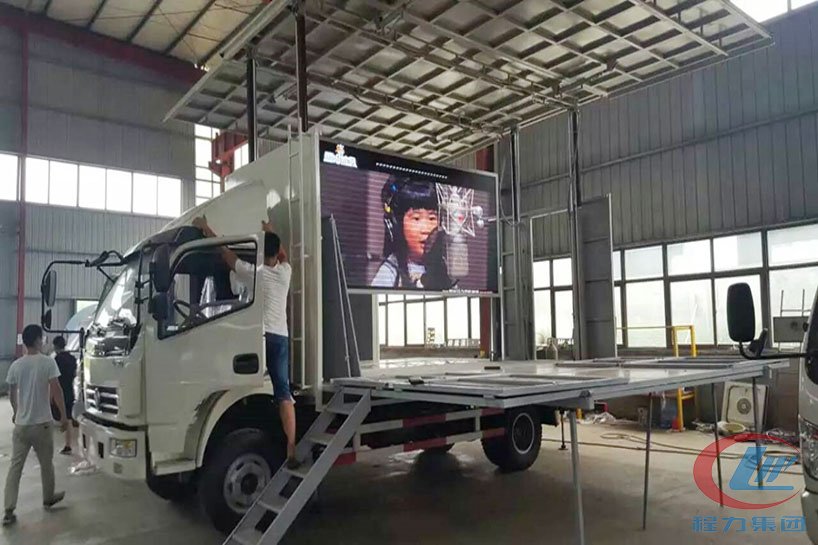 東風5.2米廂長舞臺車側(cè)面圖