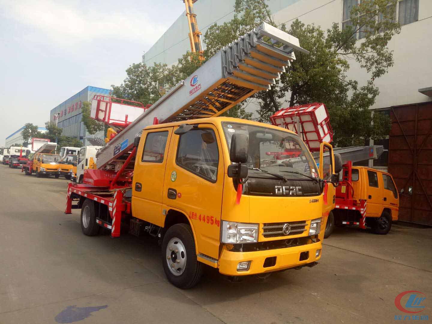 東風(fēng)國五云梯車側(cè)面圖