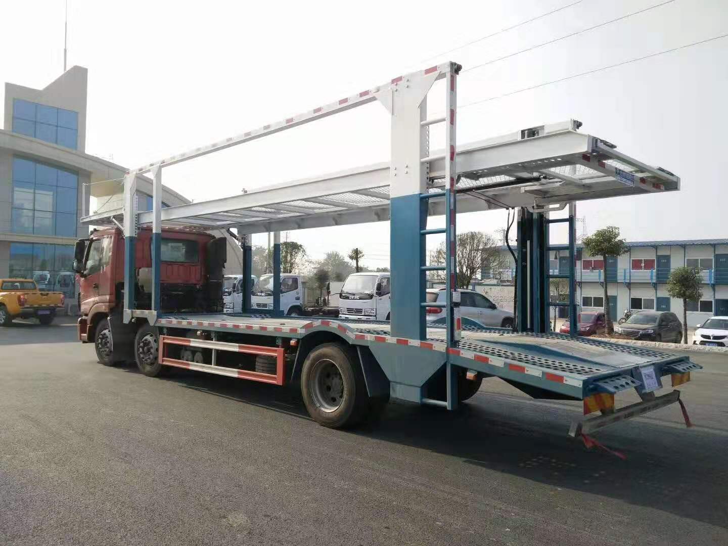 福田歐曼轎運(yùn)車(chē)