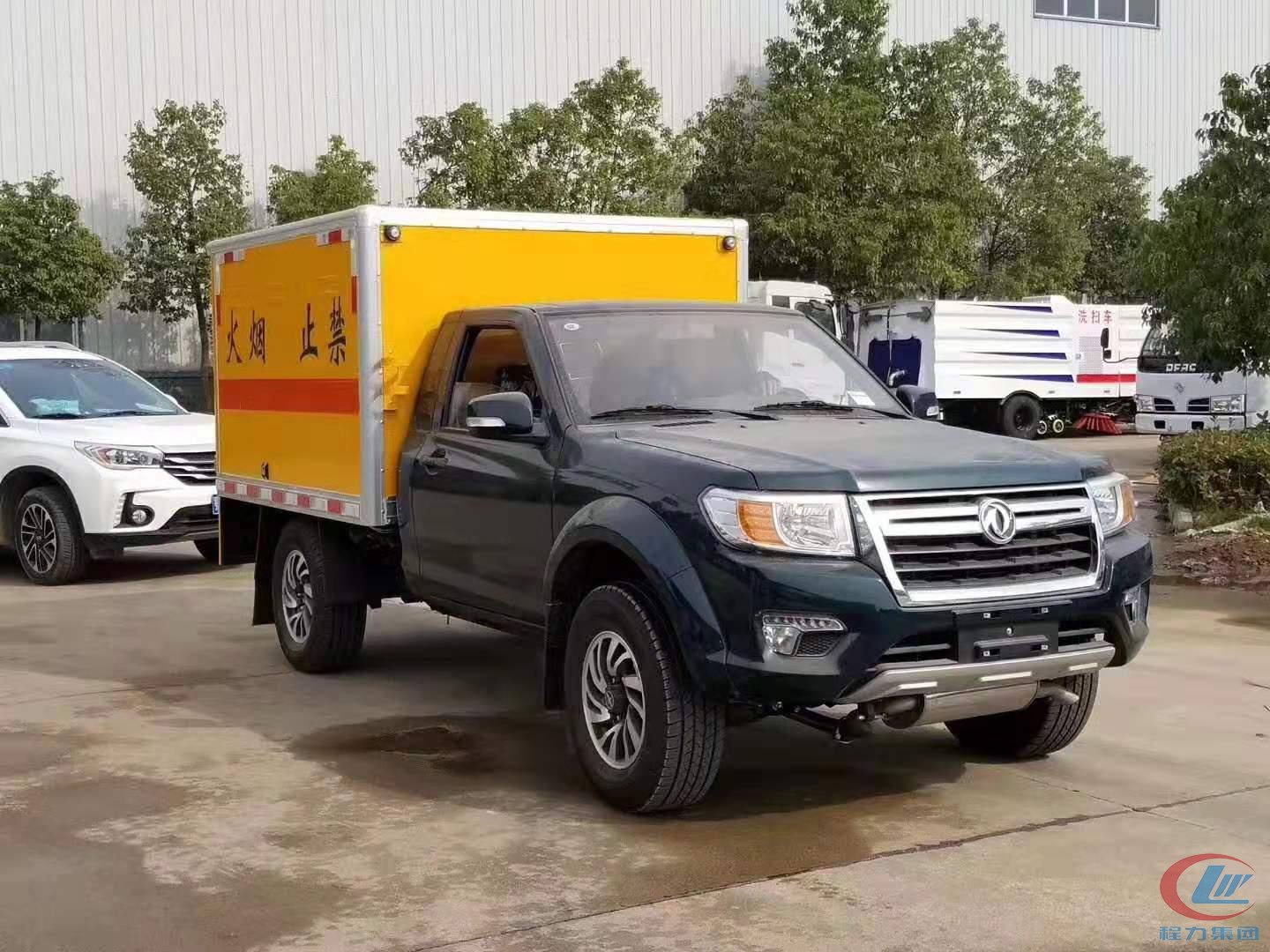 東風(fēng)日產(chǎn)皮卡防爆車(四驅(qū))側(cè)面圖