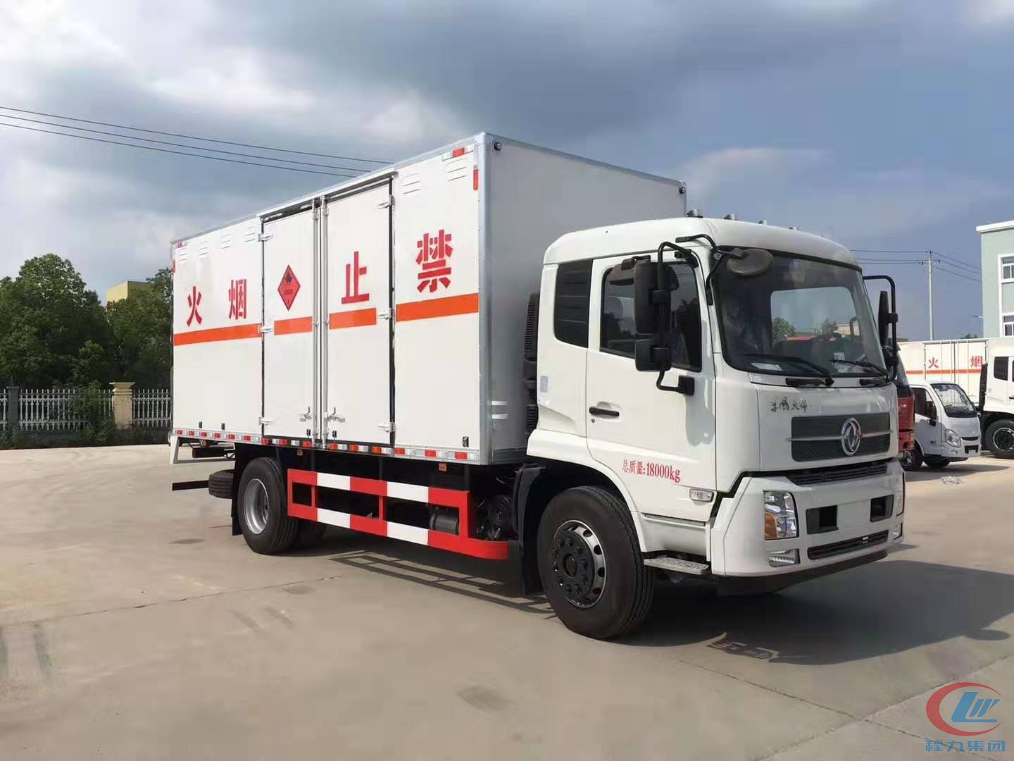 東風(fēng)天錦6.1米防爆車側(cè)面圖