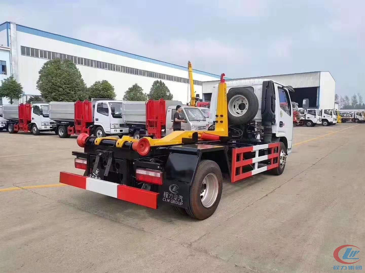 國六東風小多利卡D6勾臂垃圾車