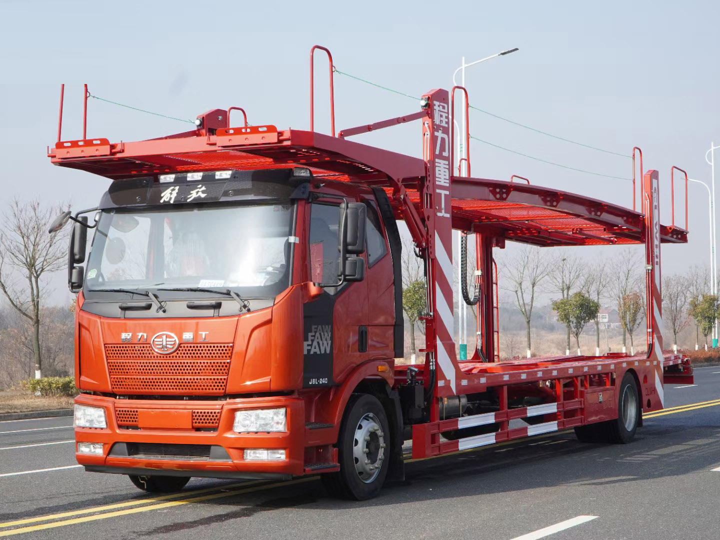 國(guó)六程力解放J6轎運(yùn)車6位板轎運(yùn)車